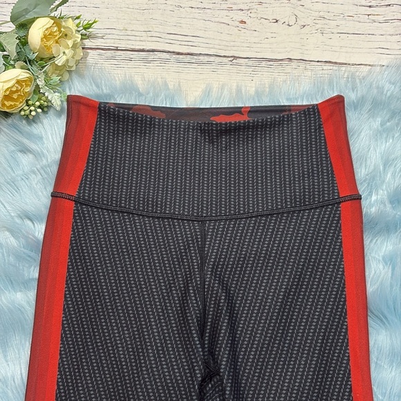 Wear It To Heart Reversible Crop Leggings sz S - Picture 2 of 6